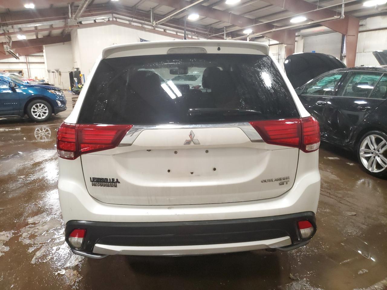 2016 Mitsubishi Outlander - Image 6