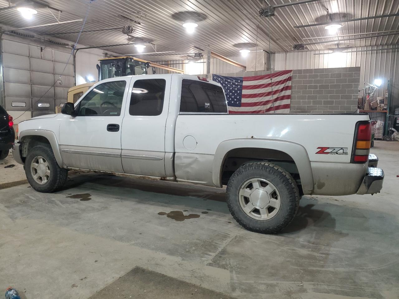 2005 GMC Sierra - Image 2