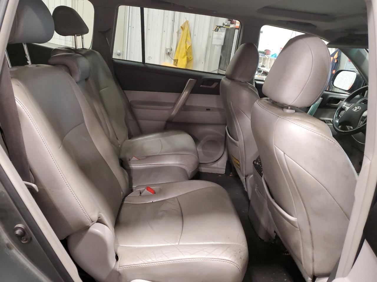 2011 Toyota Highlander - Image 11
