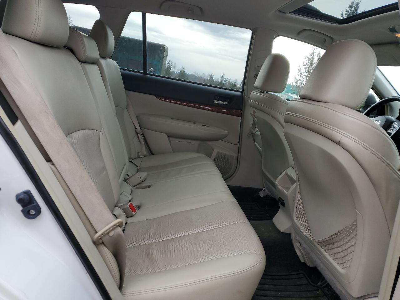 2012 Subaru Outback - Image 11