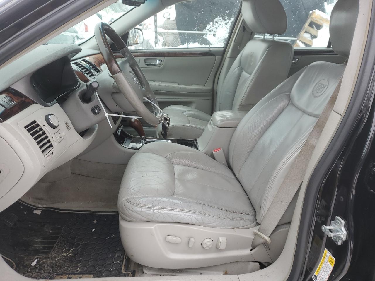 2011 Cadillac DTS - Image 7