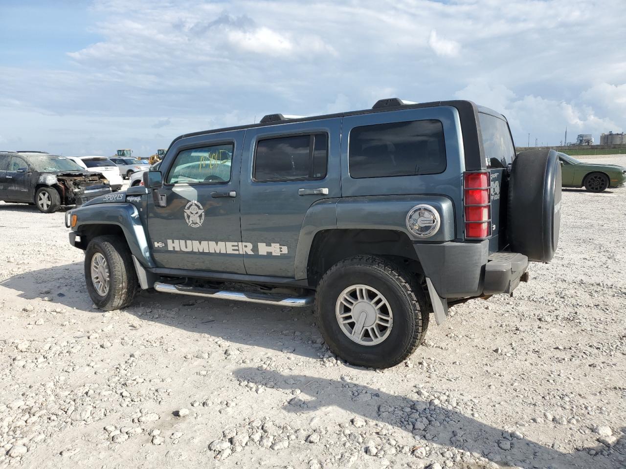 2007 Hummer H3 - Image 2