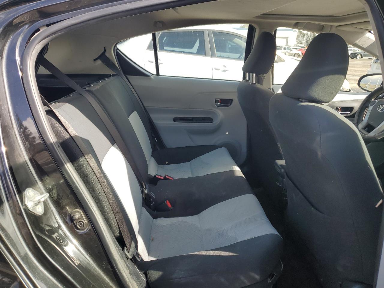 2012 Toyota Prius - Image 10