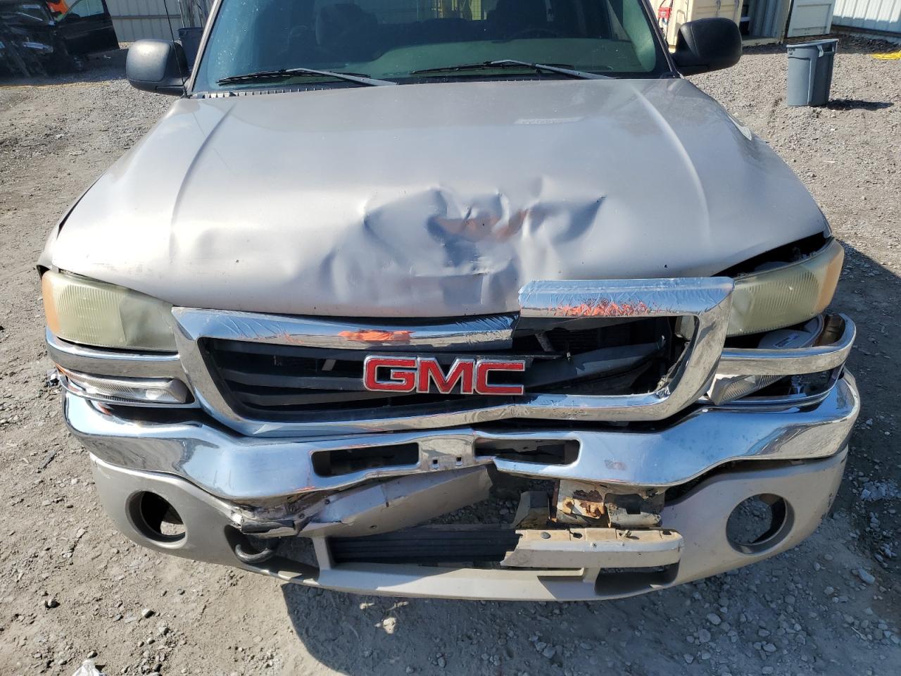 2004 GMC Sierra - Image 13