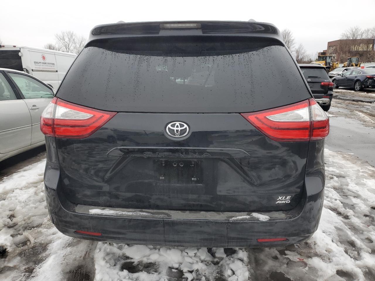 2015 Toyota Sienna - Image 6