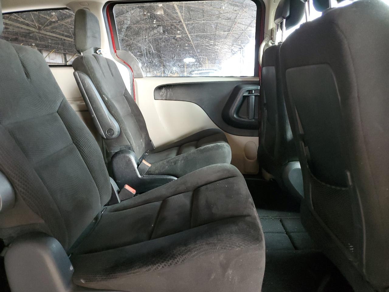 2016 Dodge Caravan - Image 11