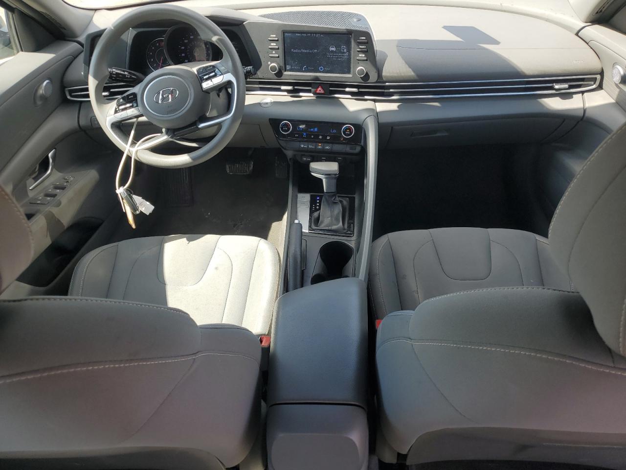 2021 Hyundai Elantra - Image 8