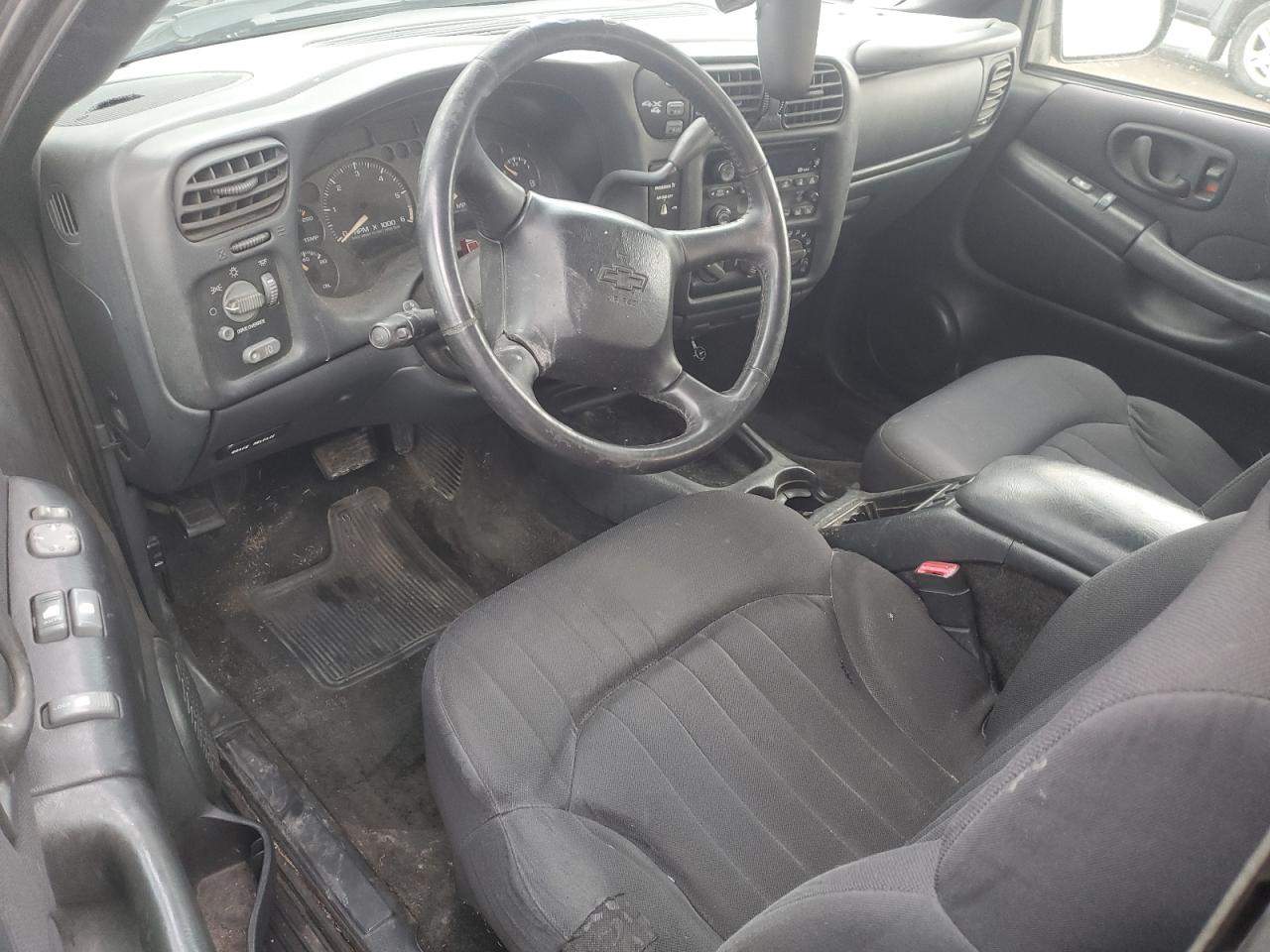 2003 Chevrolet S-10 Pickup - Image 8