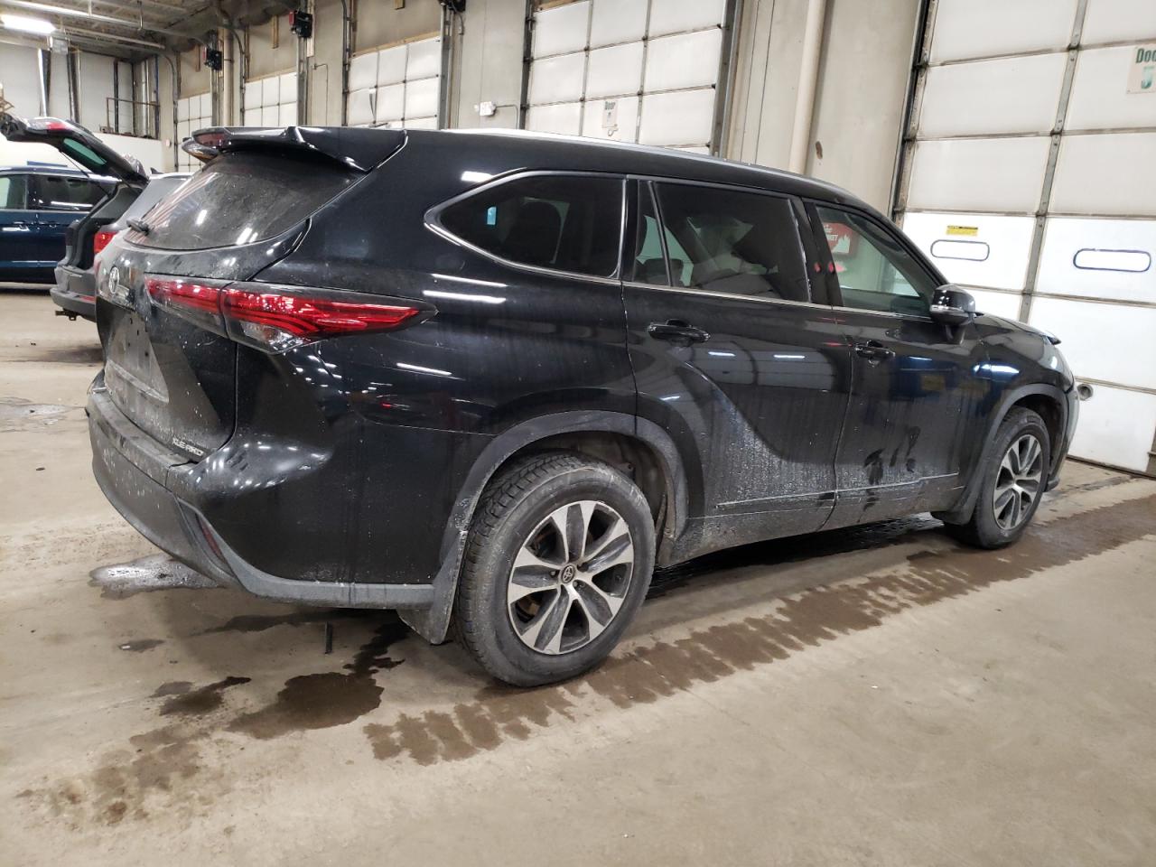 2021 Toyota Highlander - Image 3