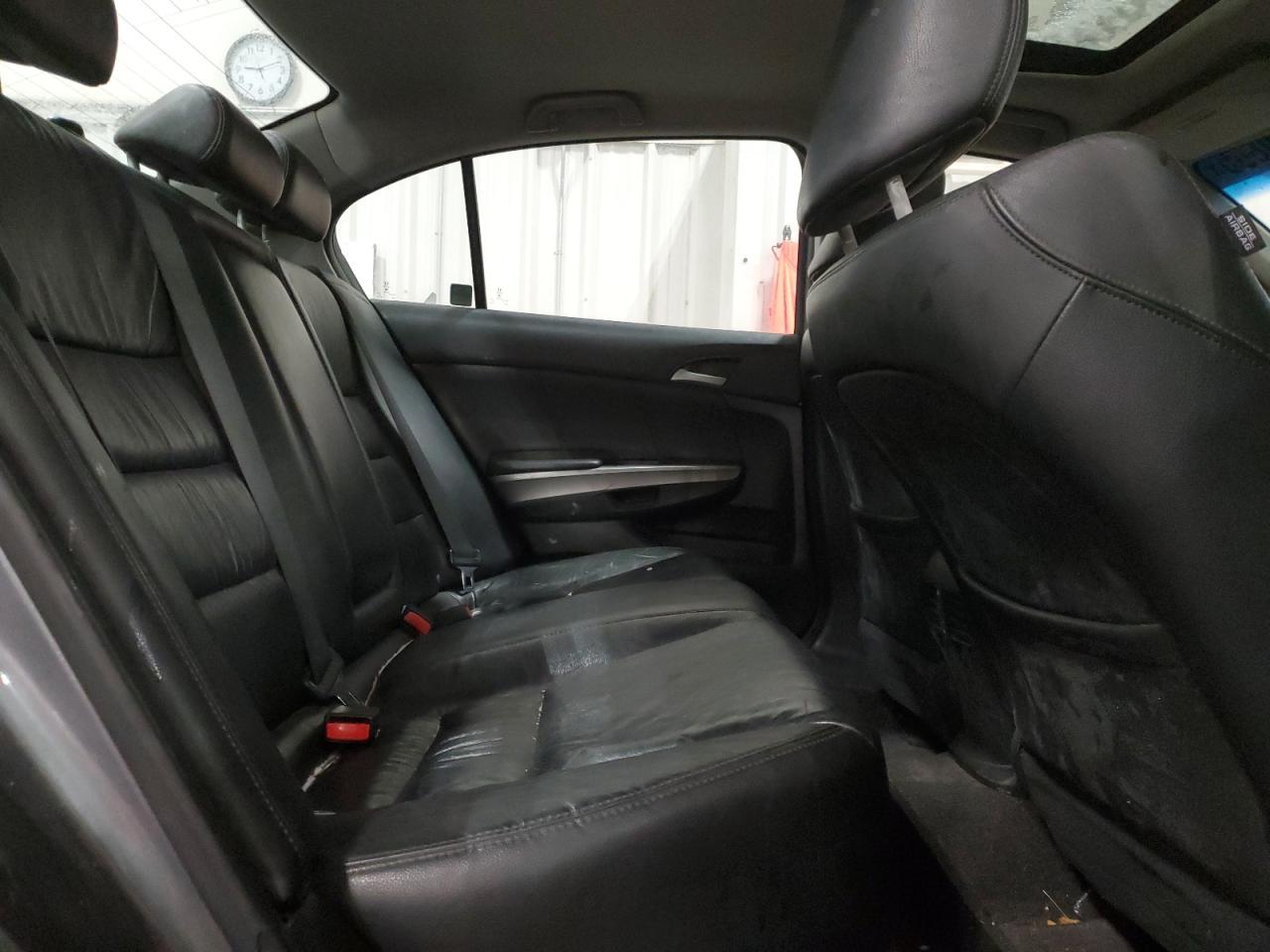 2010 Honda Accord - Image 10