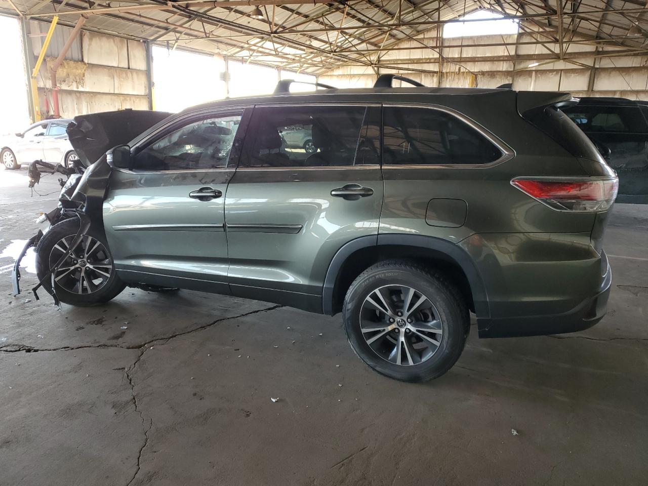 2016 Toyota Highlander - Image 2