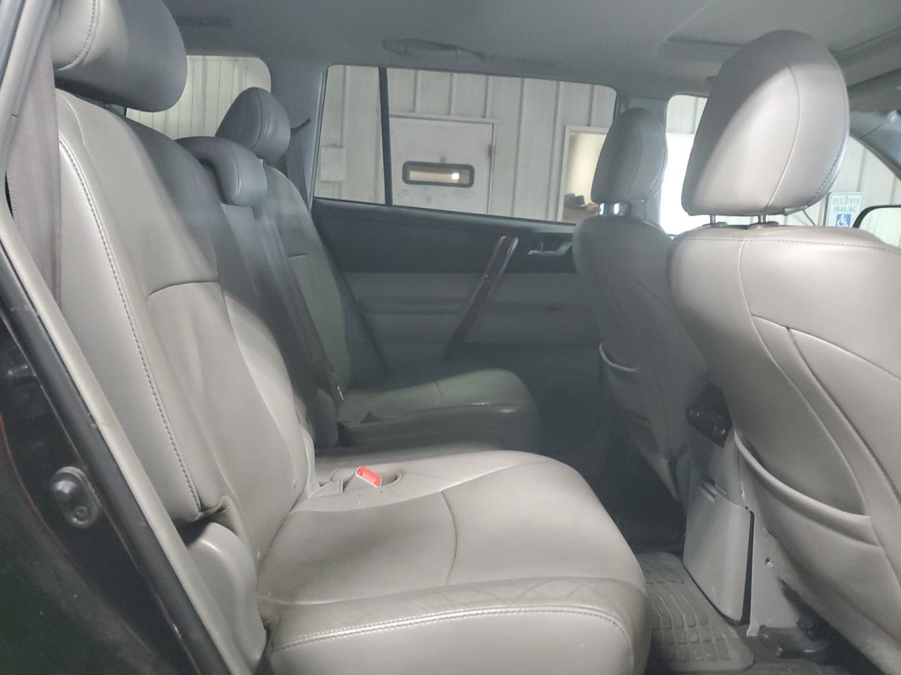 2013 Toyota Highlander - Image 11