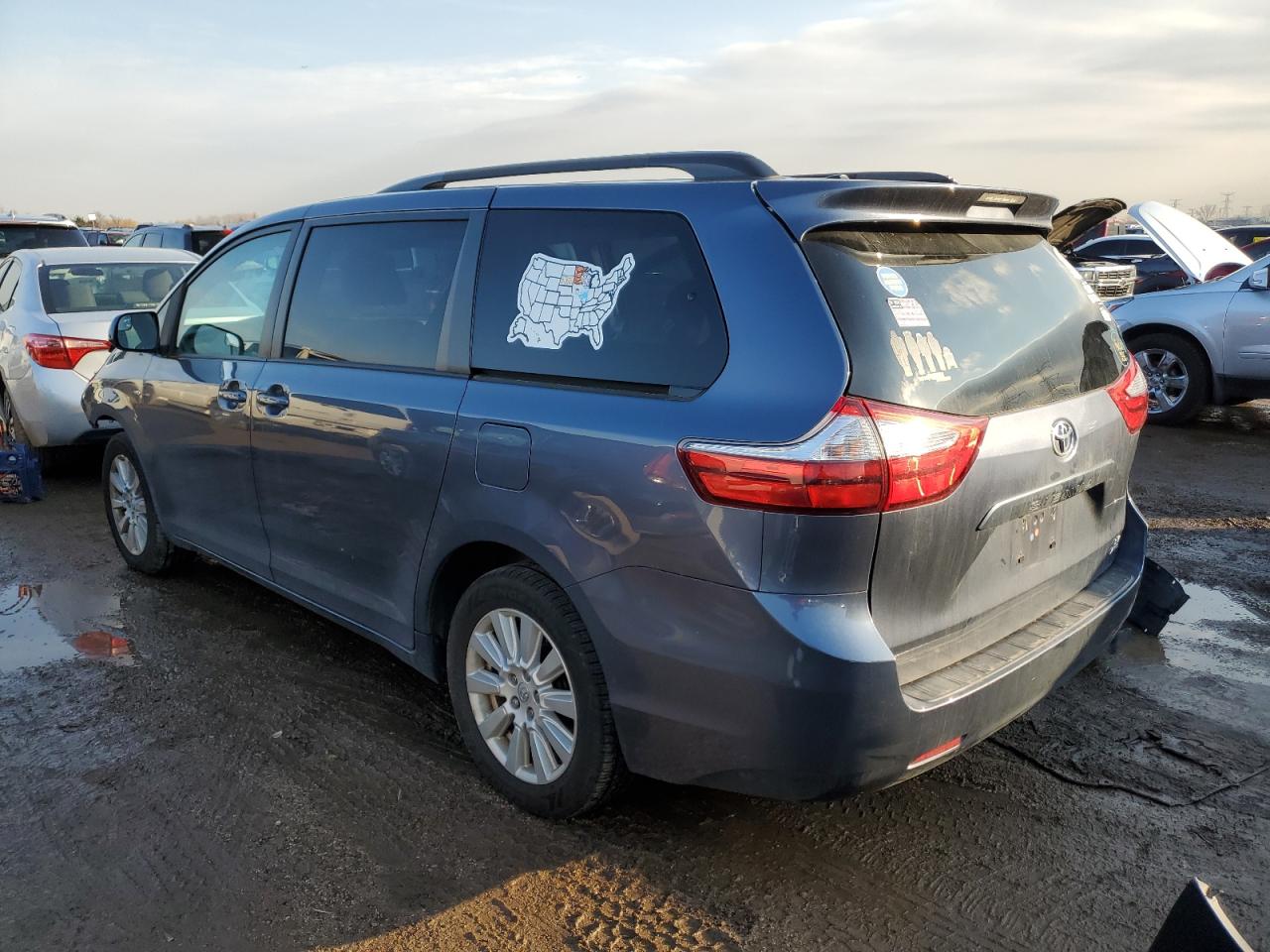 2017 Toyota Sienna - Image 2
