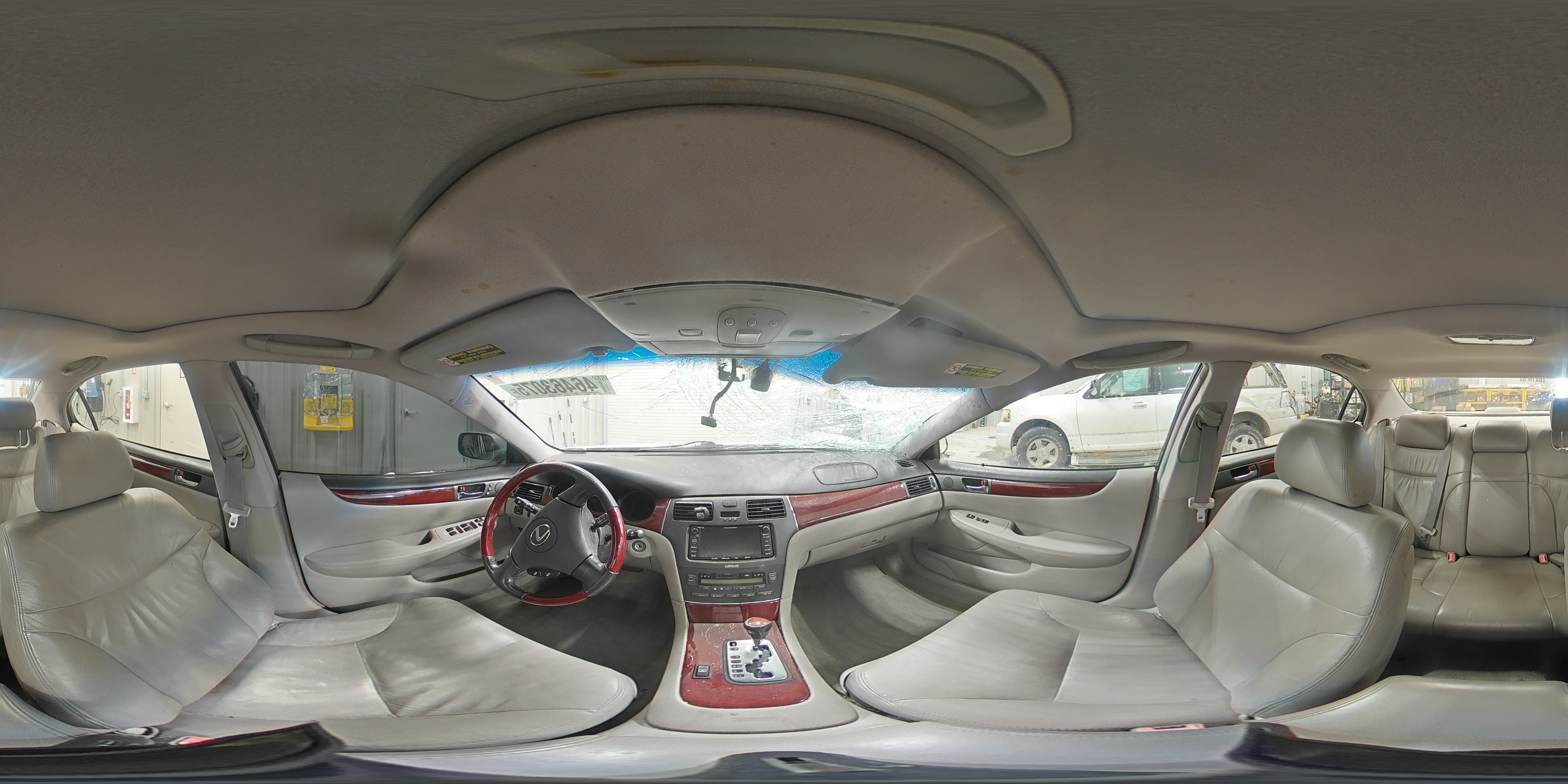 2004 Lexus ES - Image 13