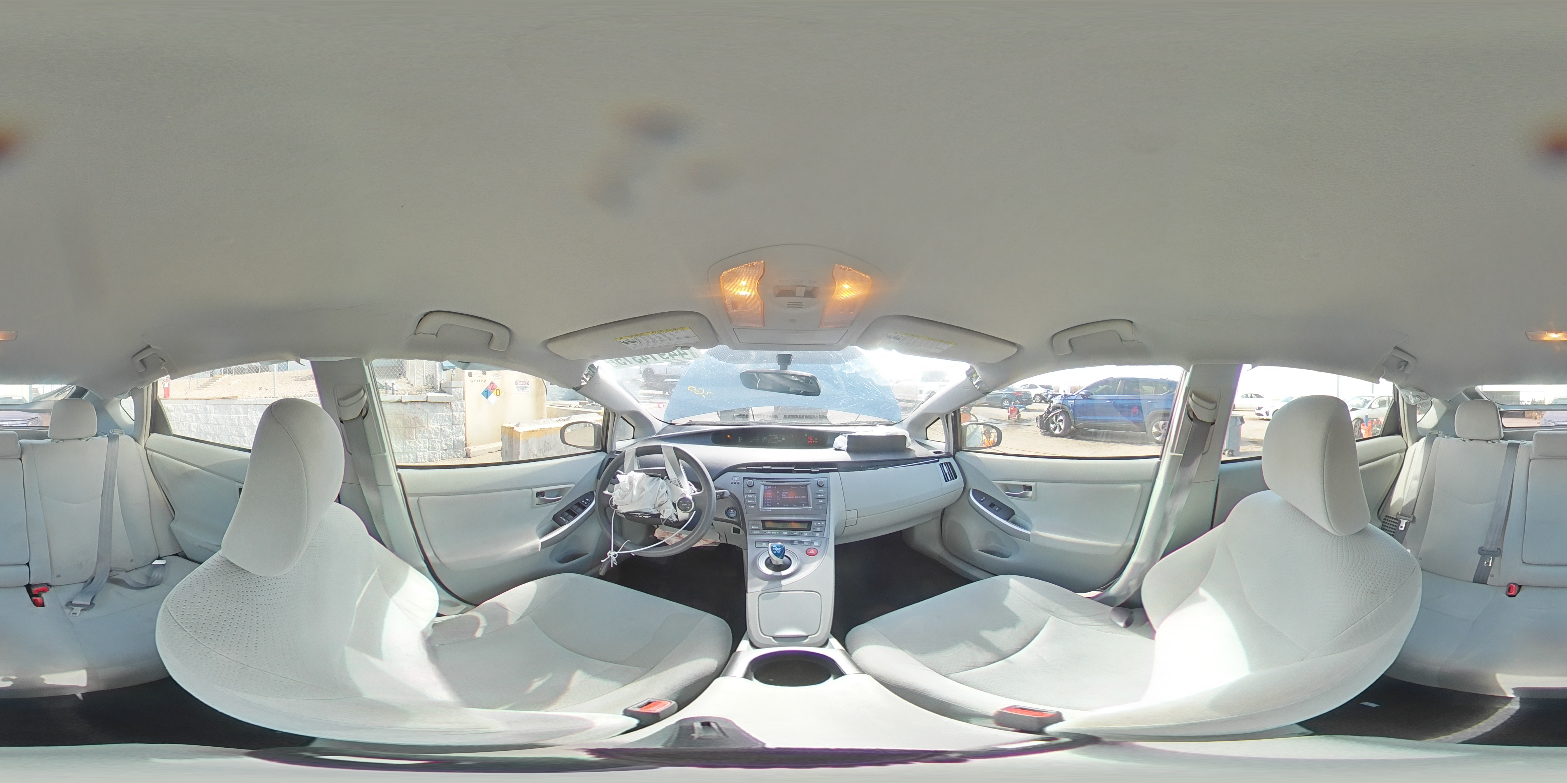 2014 Toyota Prius - Image 12