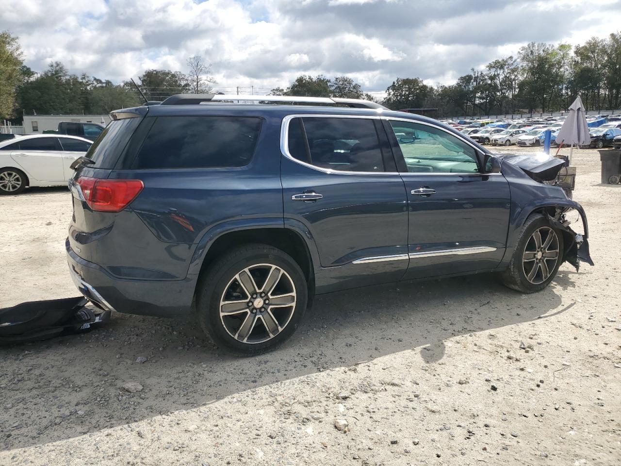 2018 GMC Acadia - Image 3