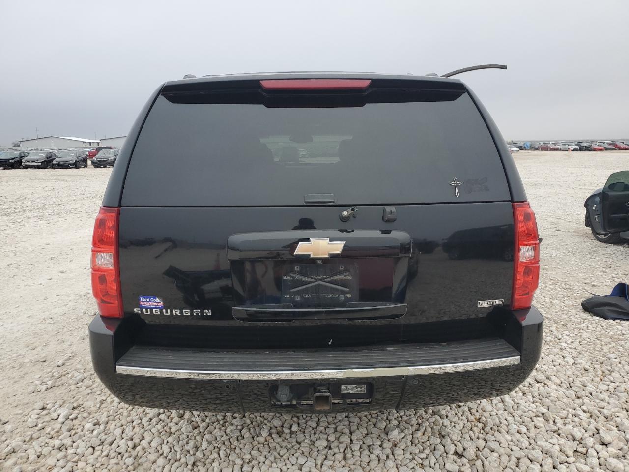 2011 Chevrolet Suburban - Image 6