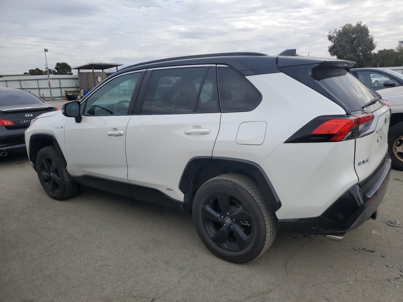 2020 Toyota RAV 4 - Image 2