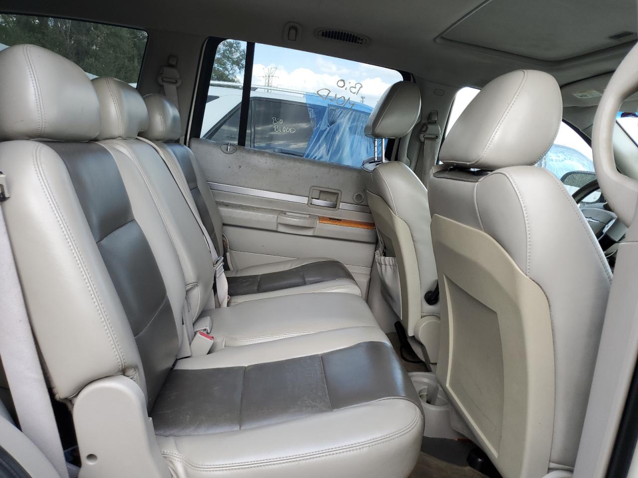 2008 Chrysler Aspen - Image 11