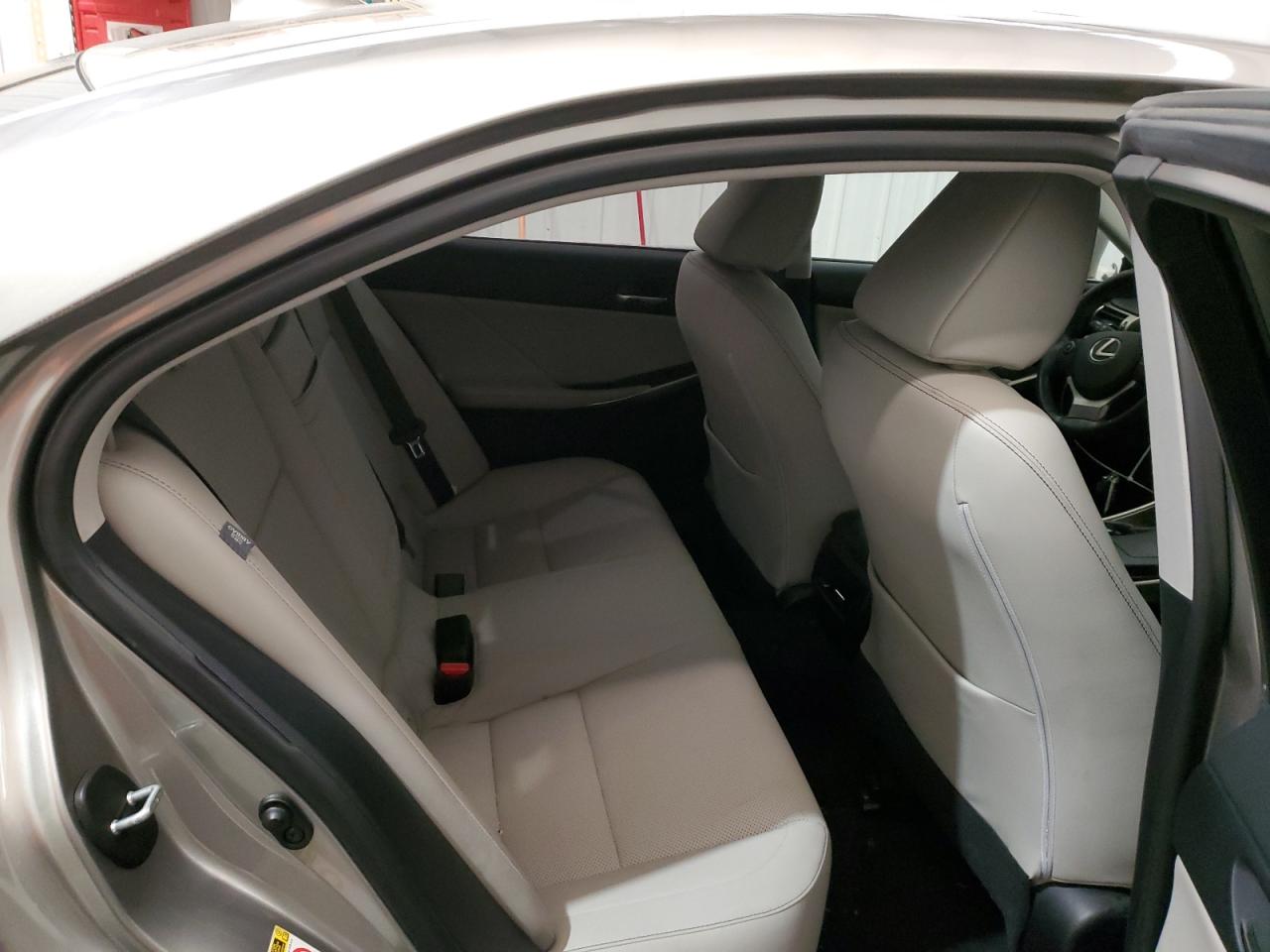 2014 Lexus IS - Image 10