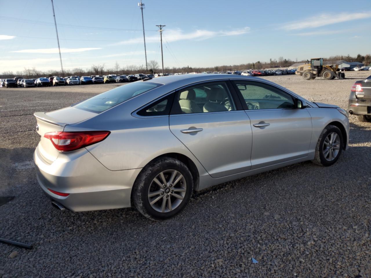 2016 Hyundai Sonata - Image 3