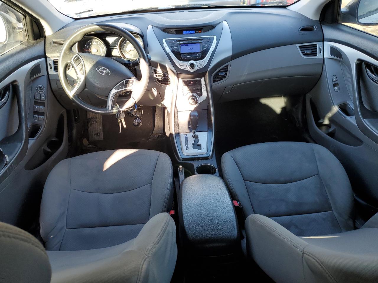 2011 Hyundai Elantra - Image 8