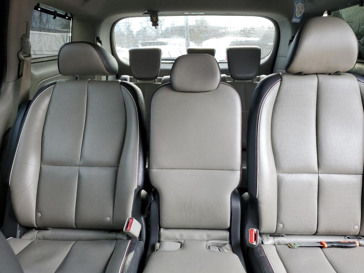 2015 Kia Sedona - Image 10