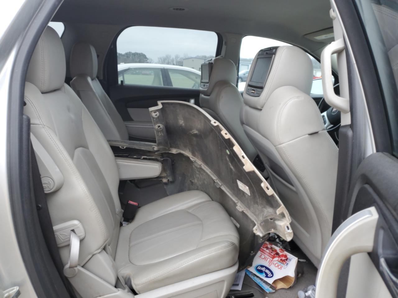 2011 GMC Acadia - Image 12