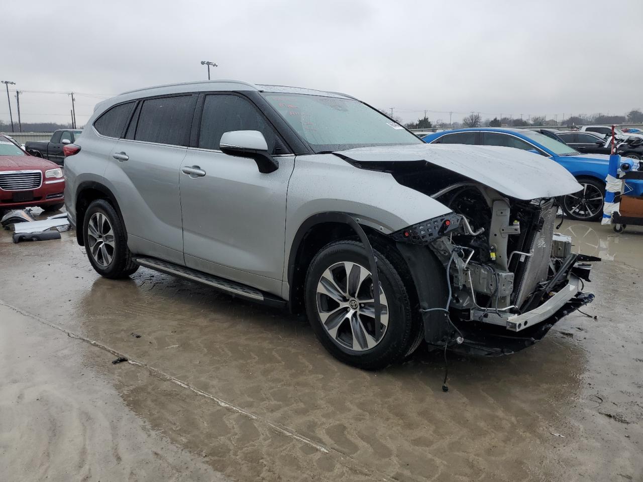 2022 Toyota Highlander - Image 4