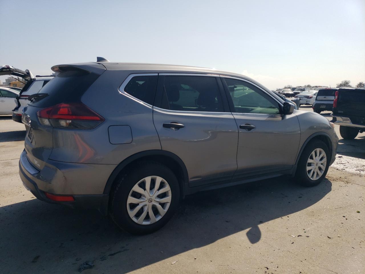 2018 Nissan Rogue - Image 3