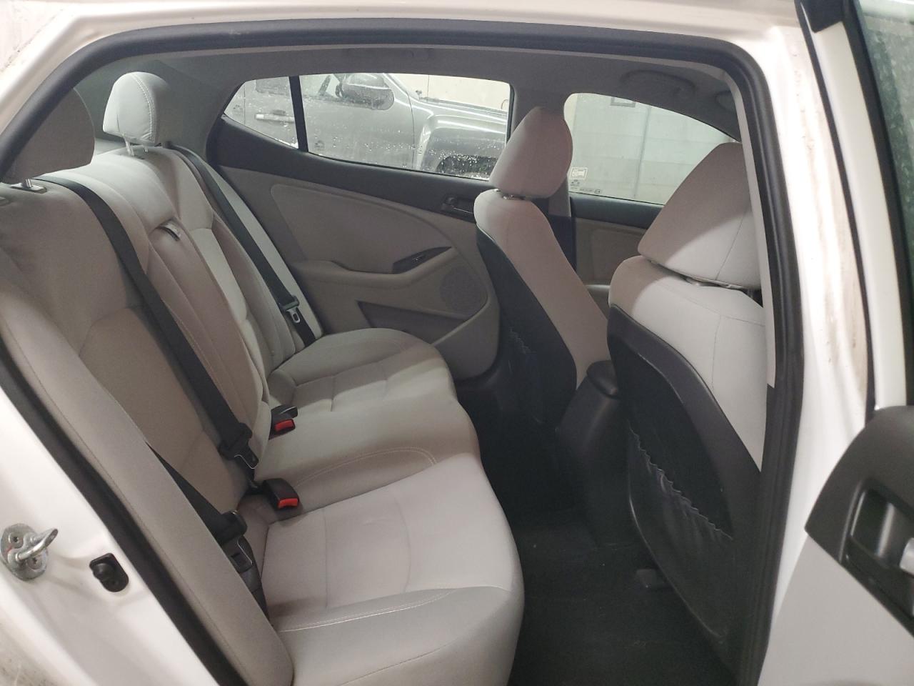 2013 Kia Optima - Image 10