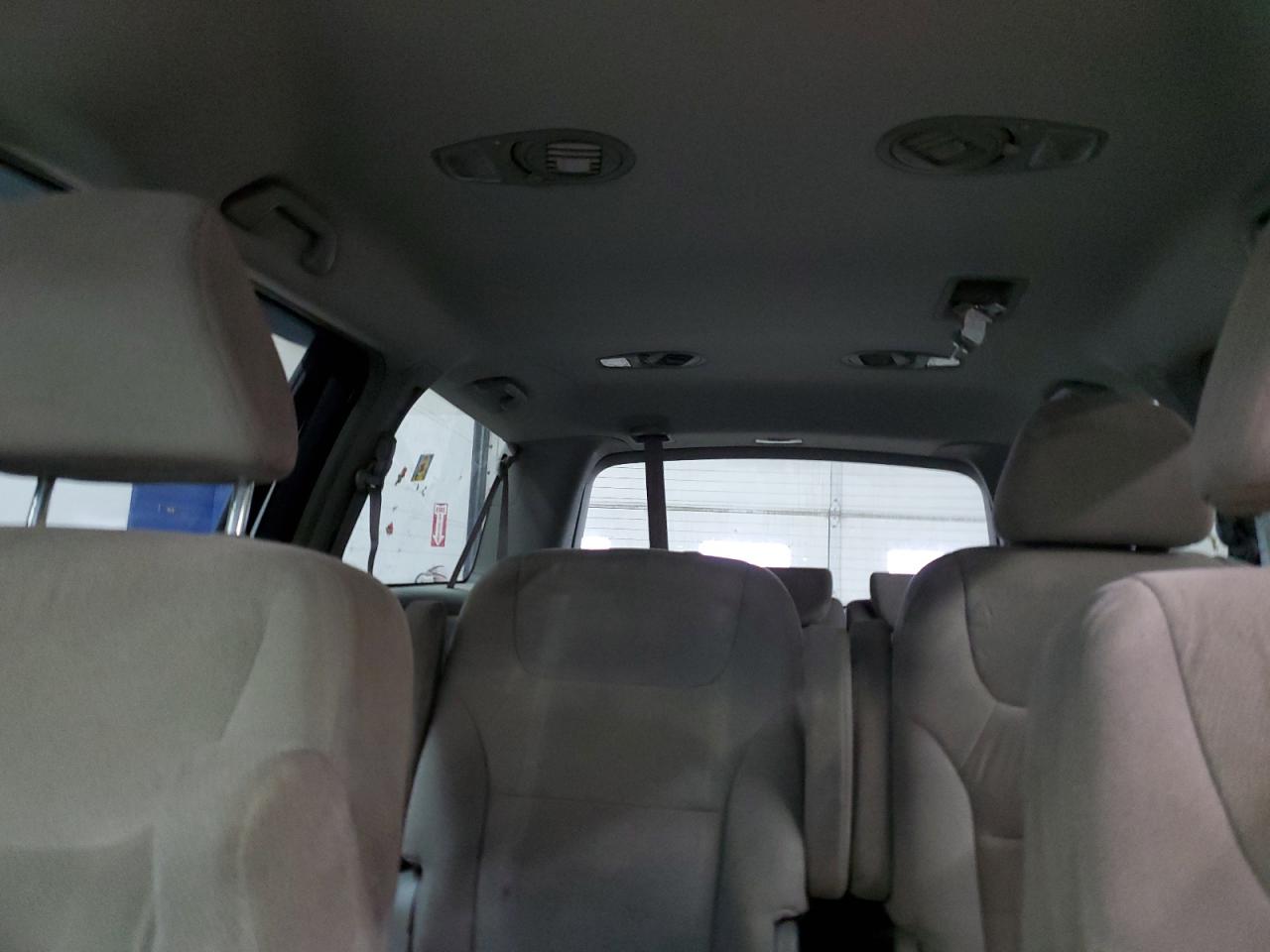 2005 Honda Odyssey - Image 10