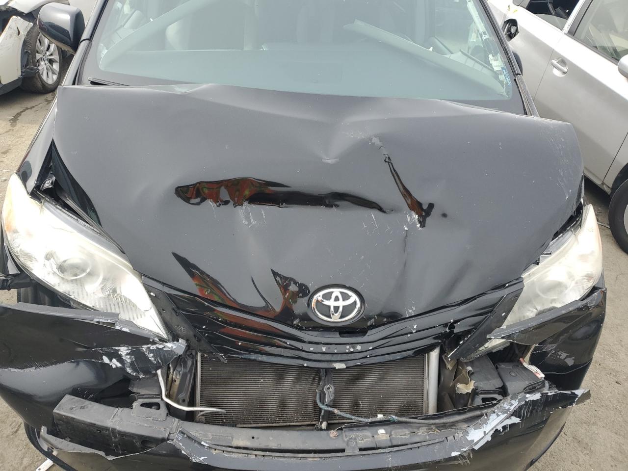 2015 Toyota Sienna - Image 12