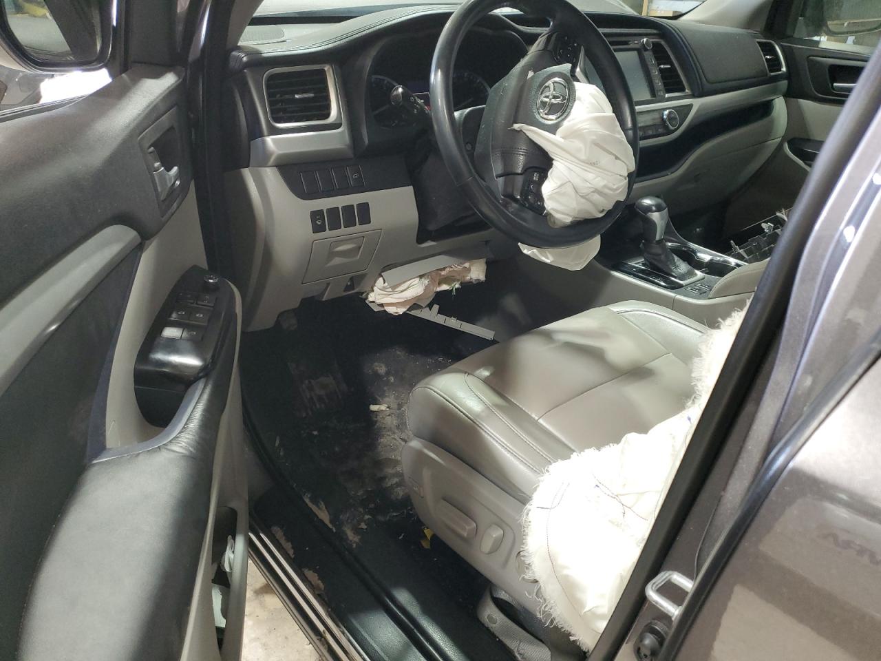 2015 Toyota Highlander - Image 8