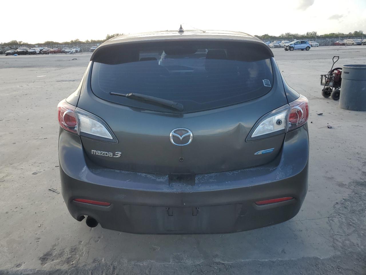 2013 Mazda 3 - Image 6