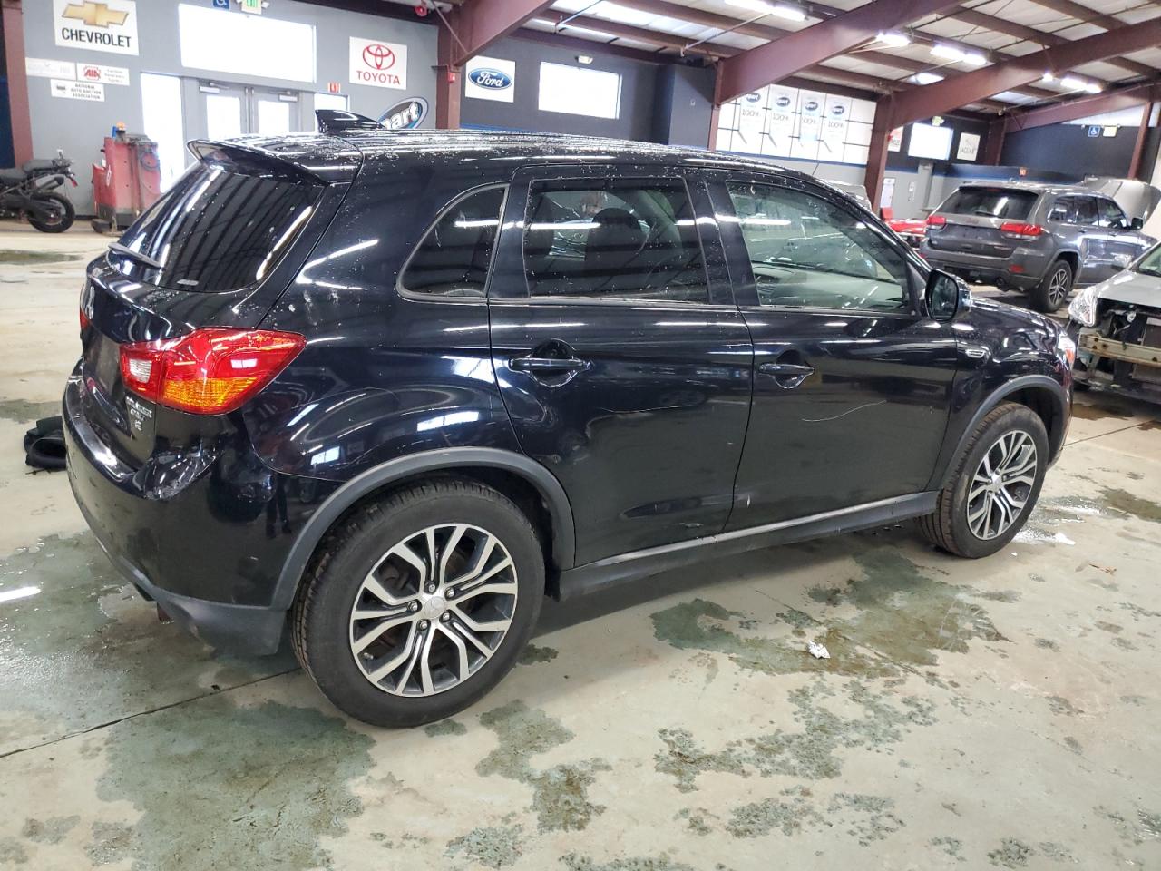 2017 Mitsubishi Outlander - Image 3