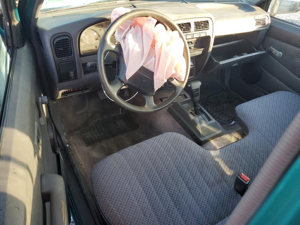 1996 Nissan Navara (Frontier) - Image 8
