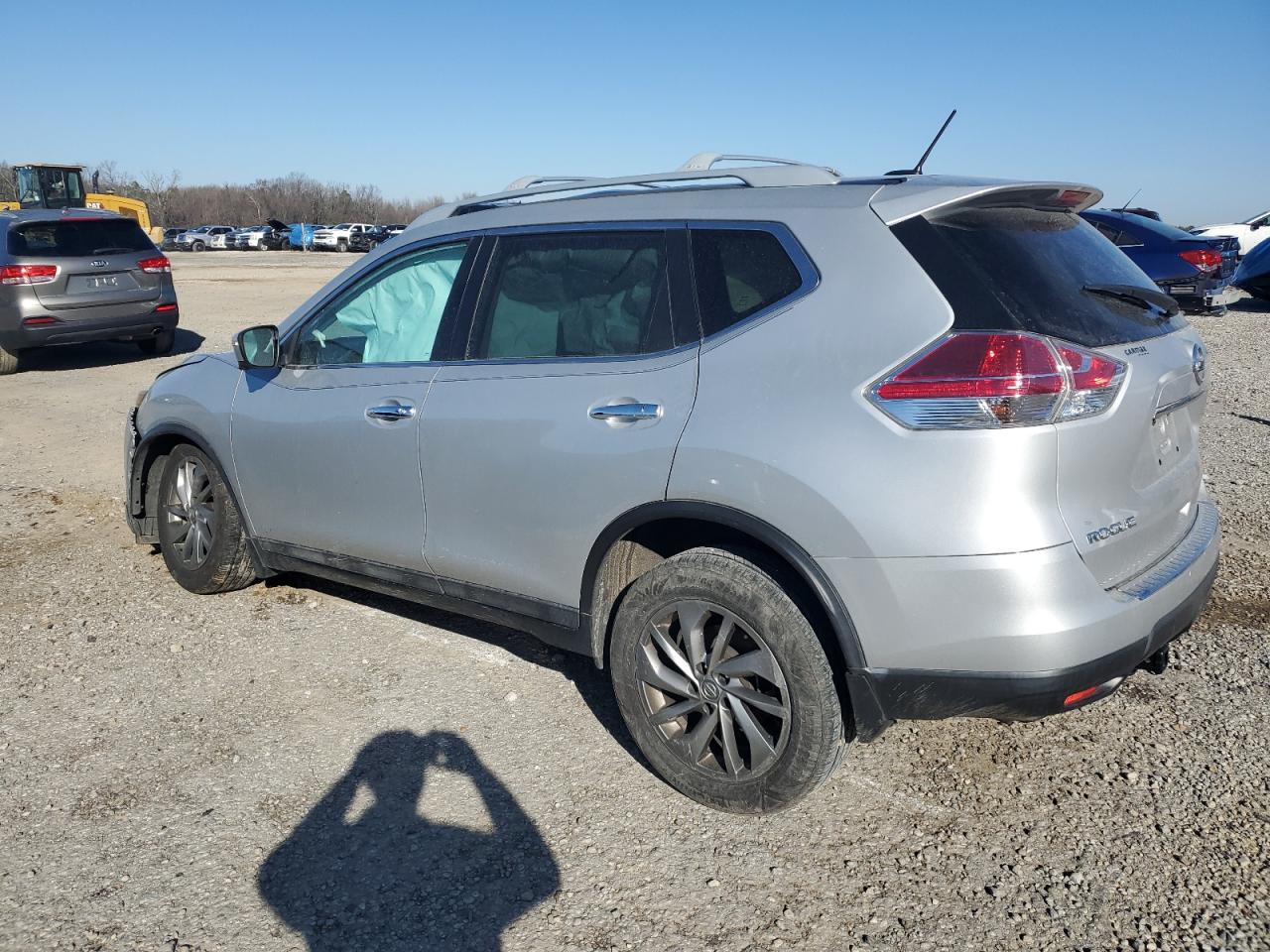 2015 Nissan Rogue - Image 2