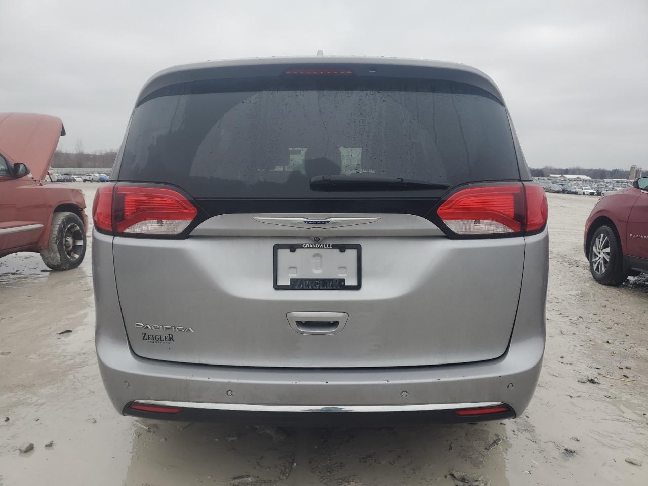 2019 Chrysler Pacifica - Image 6