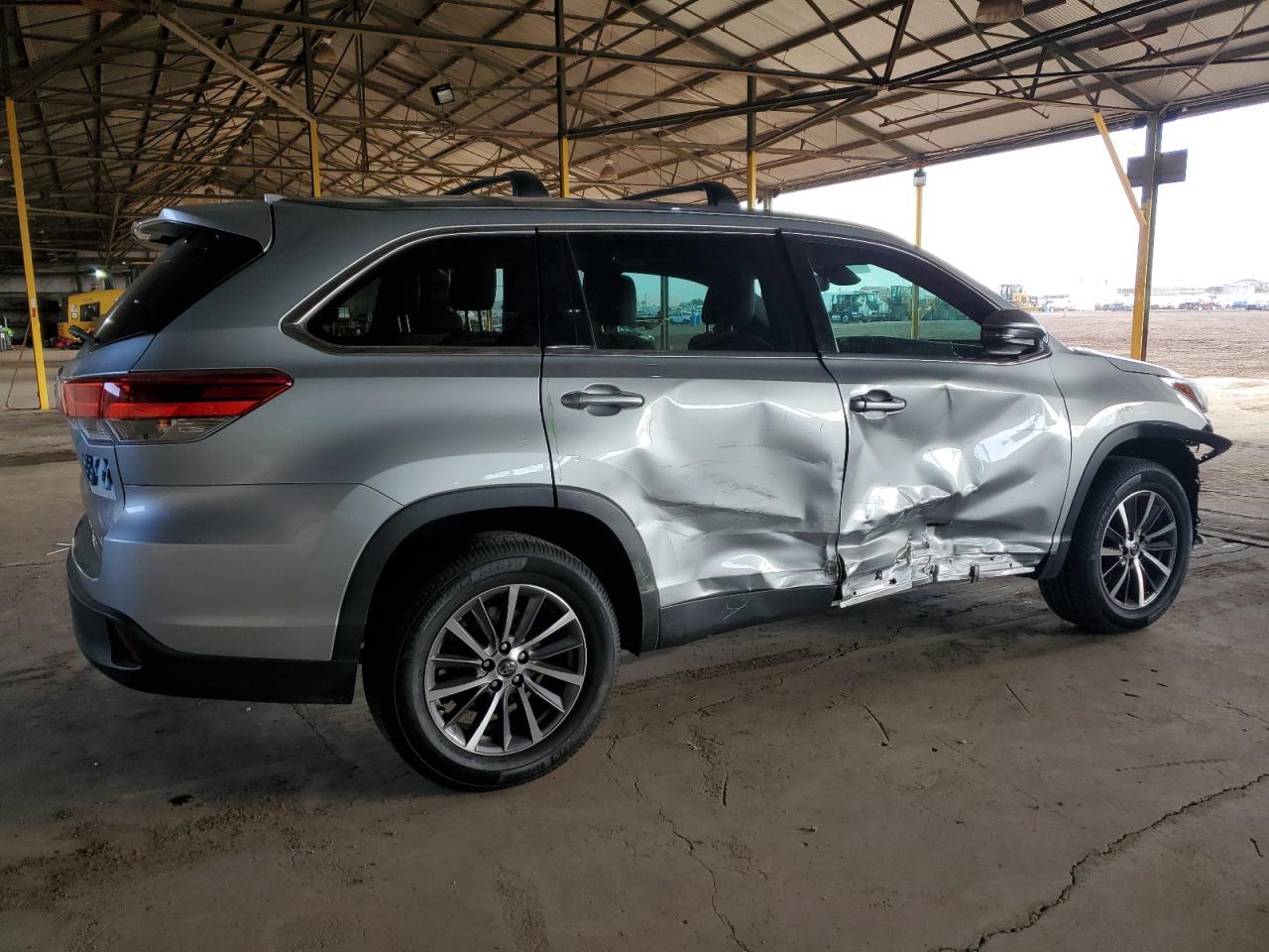 2019 Toyota Highlander - Image 3