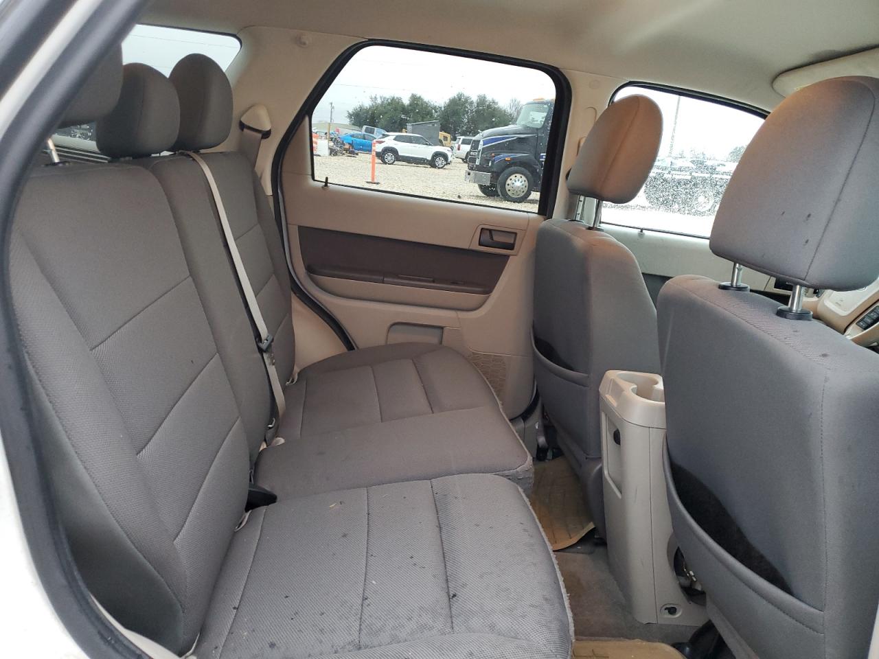 2010 Ford Escape - Image 11