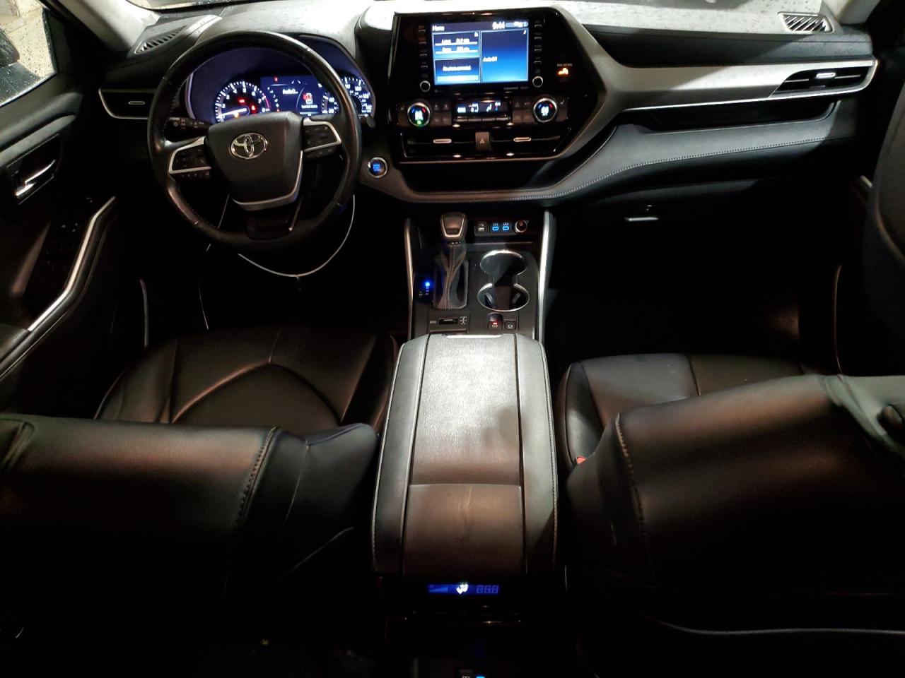 2022 Toyota Highlander - Image 8