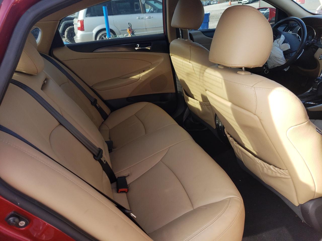 2011 Hyundai Sonata - Image 11