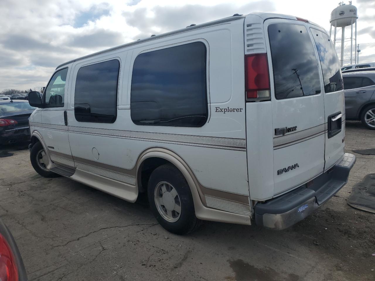 2000 GMC Savana - Image 2