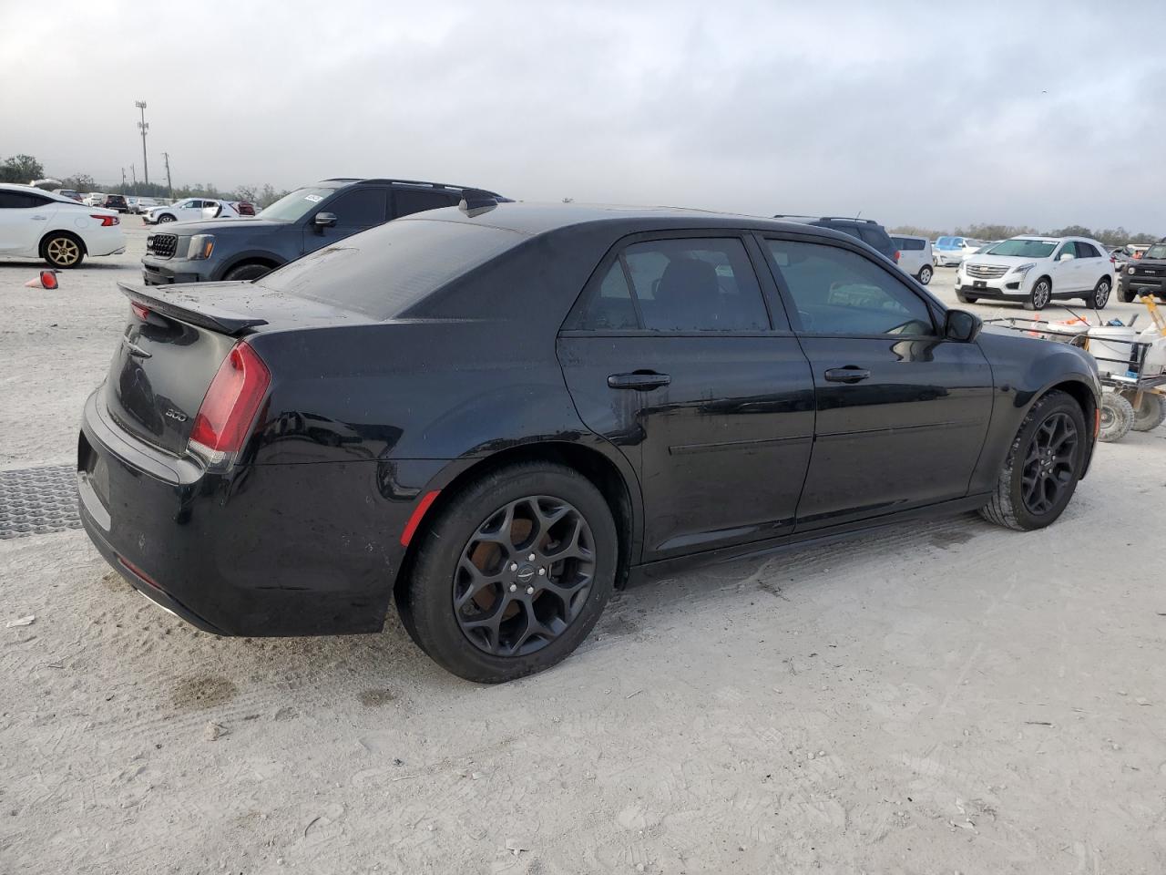 2020 Chrysler 300 - Image 3