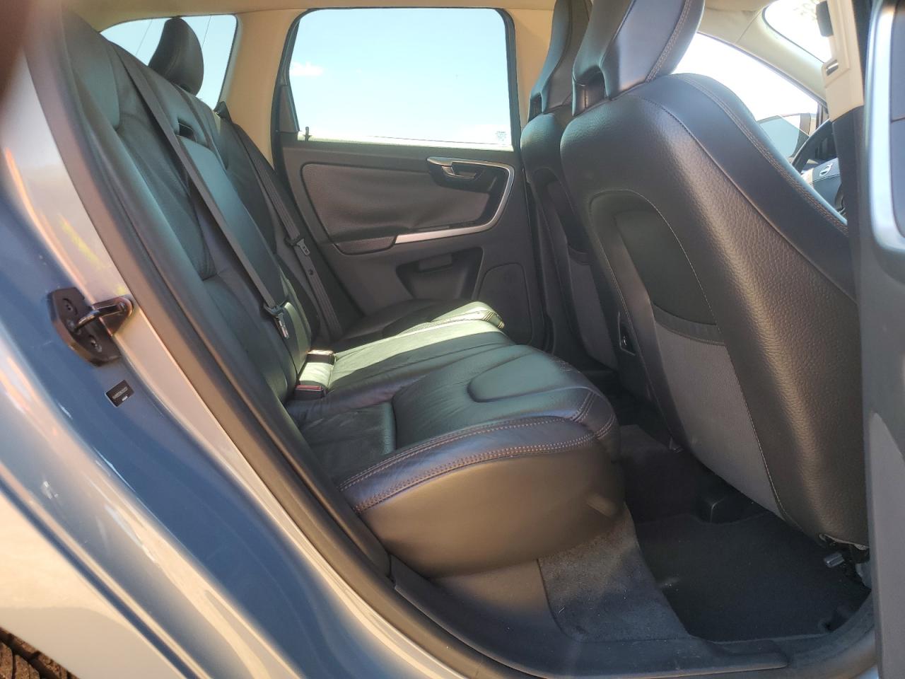 2010 Volvo XC60 - Image 11