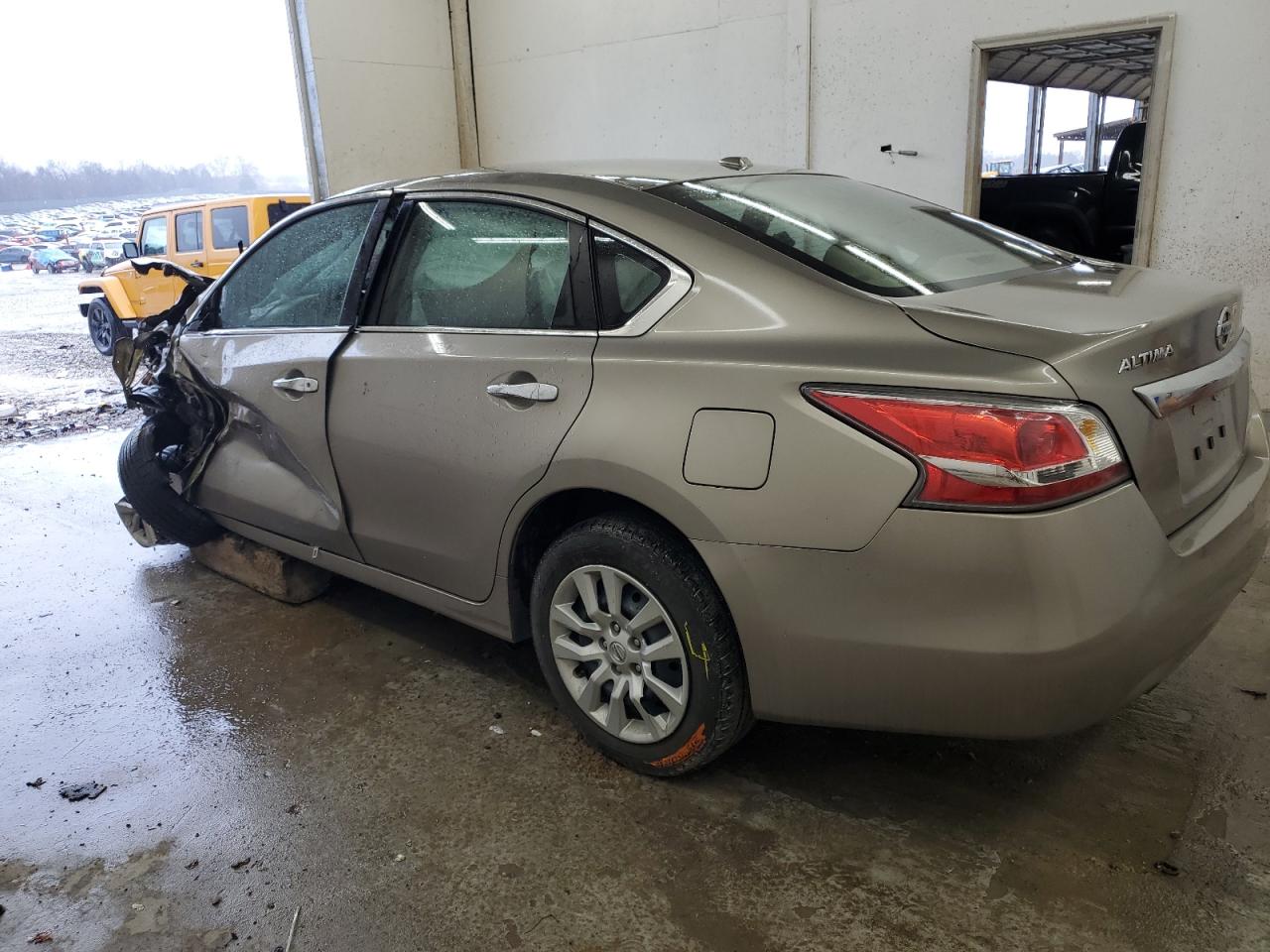 2015 Nissan Altima - Image 2