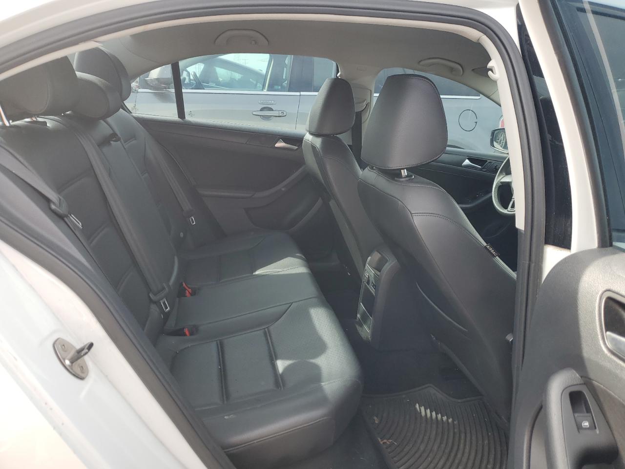 2014 Volkswagen Jetta - Image 10