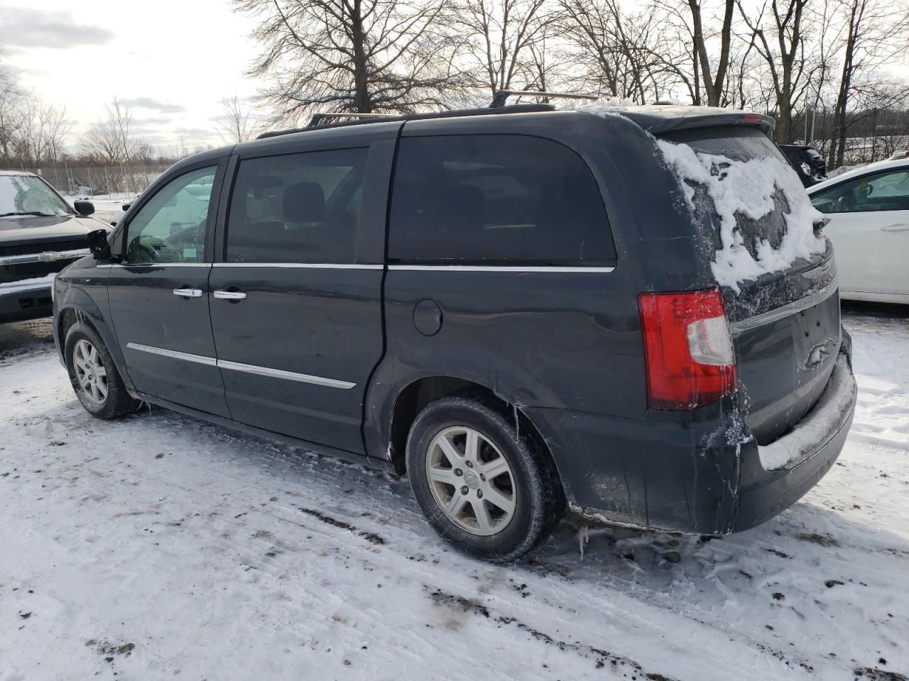 2012 Chrysler Town & Country - Image 2