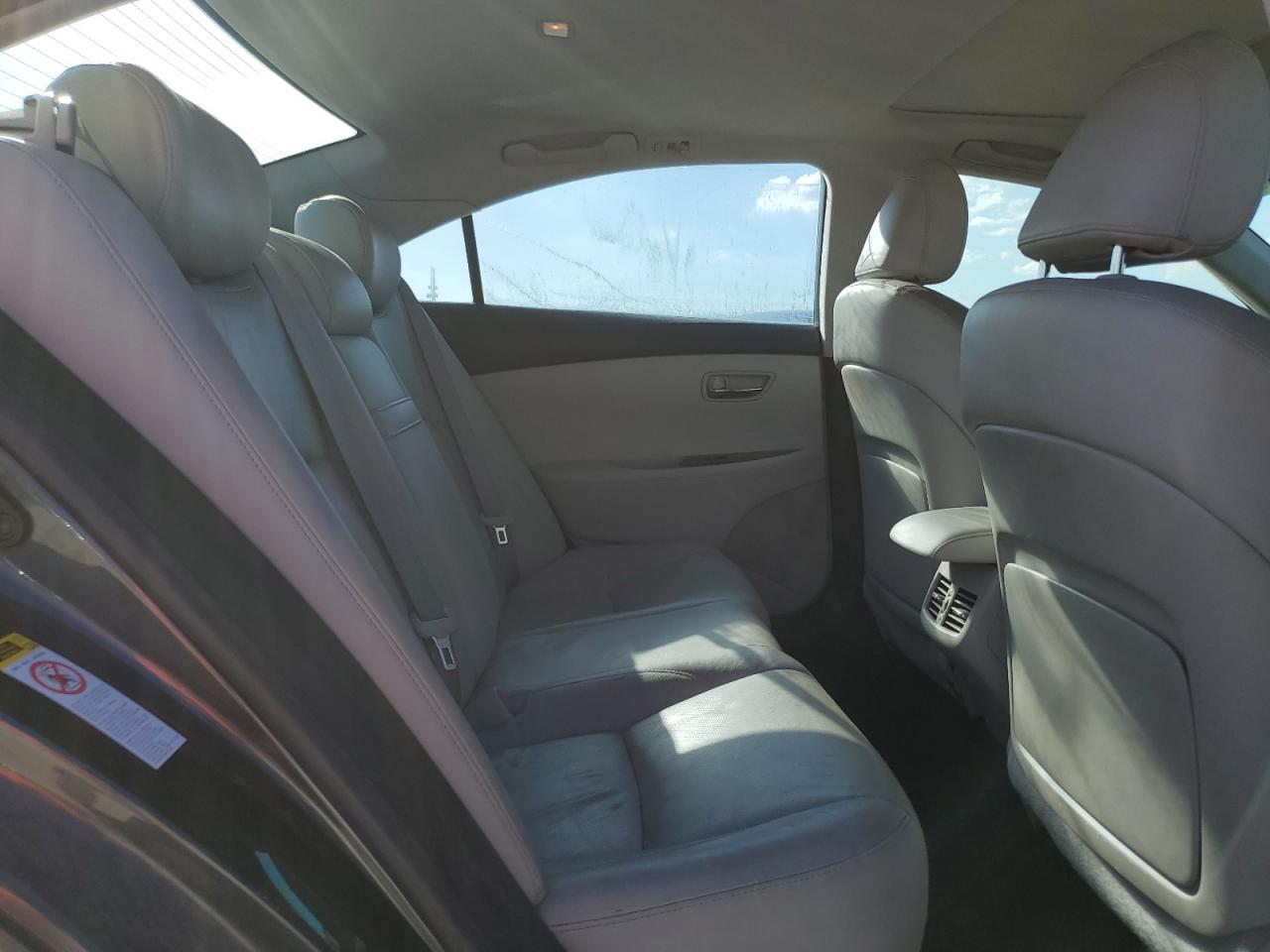 2010 Lexus ES - Image 10